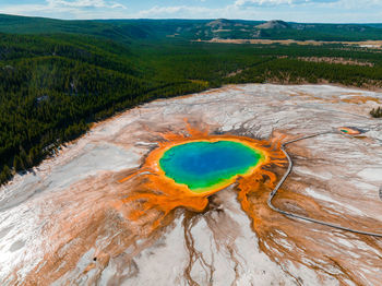 Grand prismatic pool at yellowstone national park colors