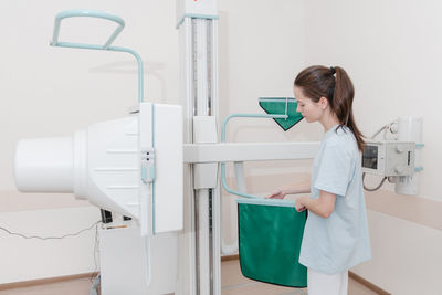 Side view of radiographer in medical lab