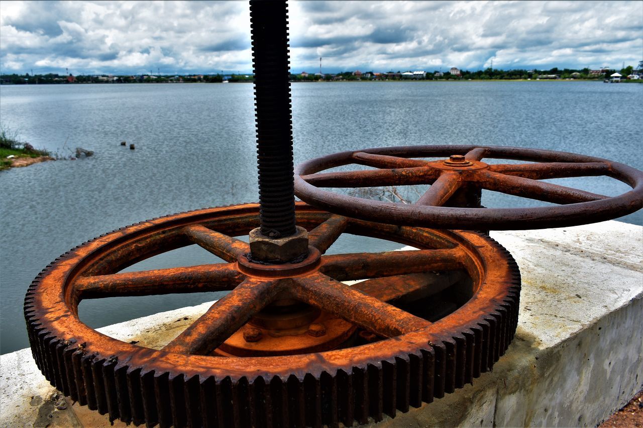 CLOSE-UP OF RUSTY CHAIN ON BRIDGE