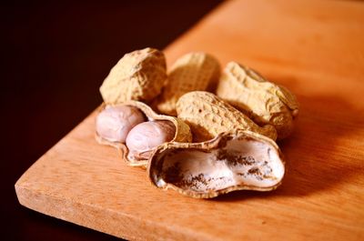Close-up of bread on cutting board