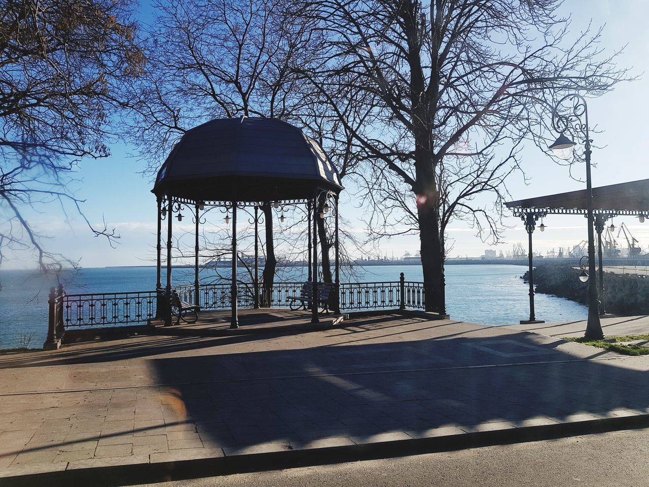 VIEW OF SEA AGAINST CLEAR SKY