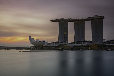 Marina bay sands by water against sky