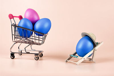 The idea of home delivery of purchases for easter, on a rose background