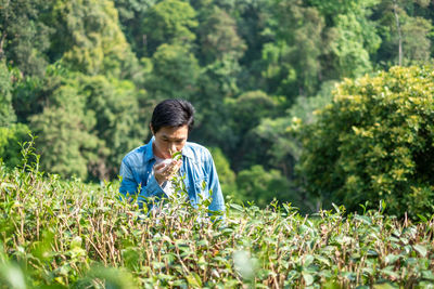 Young man sitting on field