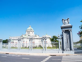Statue of historic building against blue sky