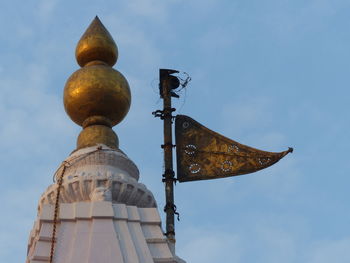 Low angle view of lighthouse against sky golden monument india jodhpur flag