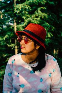 Portrait of young woman wearing hat