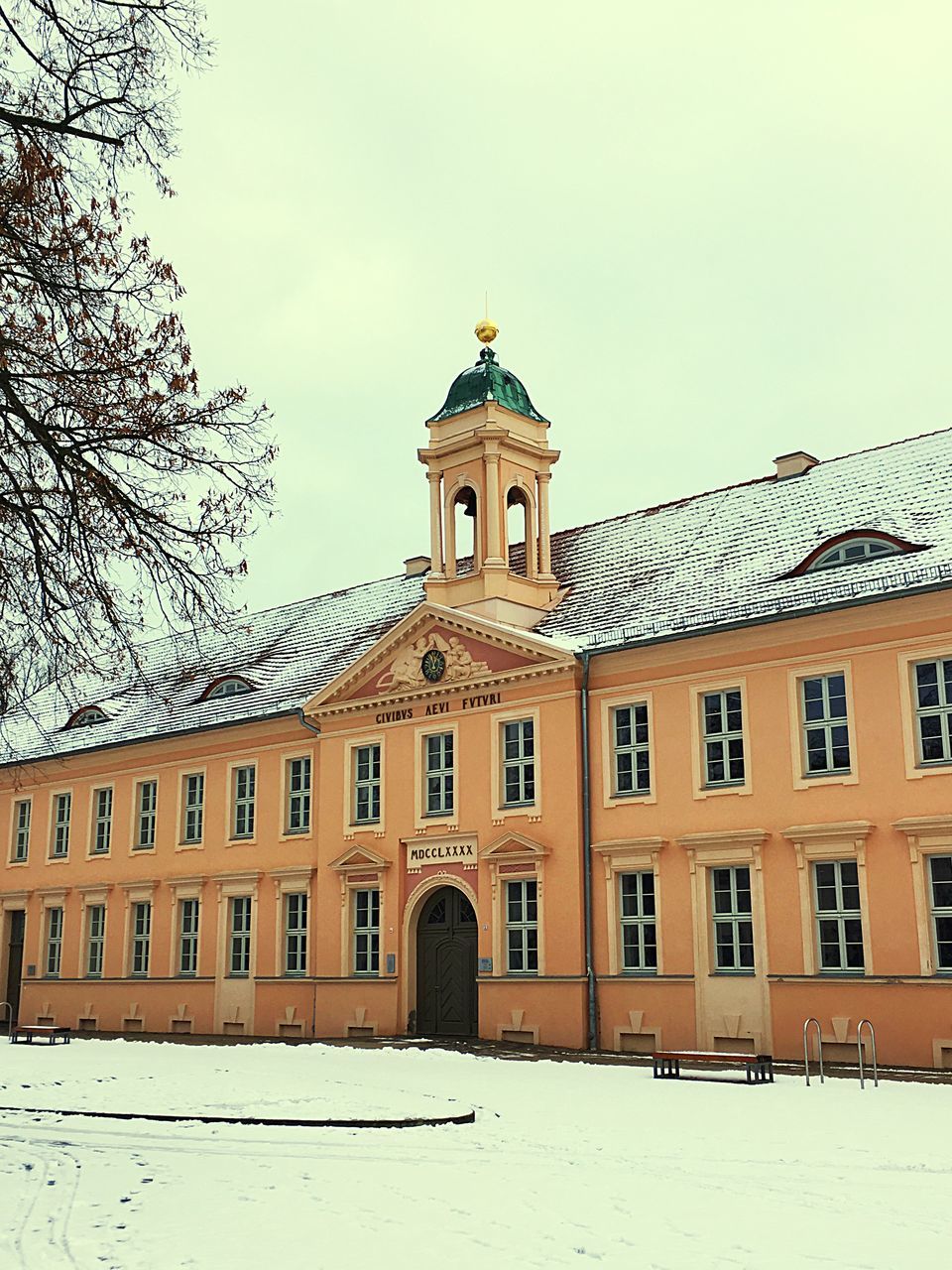 VIEW OF BUILDING AGAINST CLEAR SKY