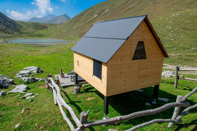 Wooden house with opening roof to watch the stars