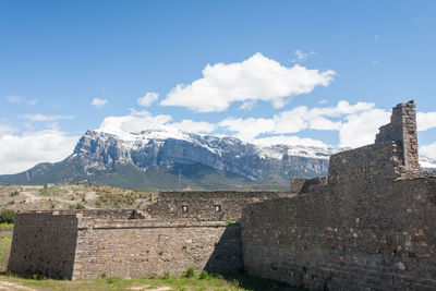 Old ruins against mountain