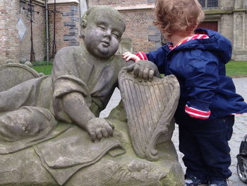 Statue of man and woman sculpture