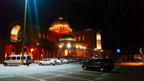 Traffic lights in city at night