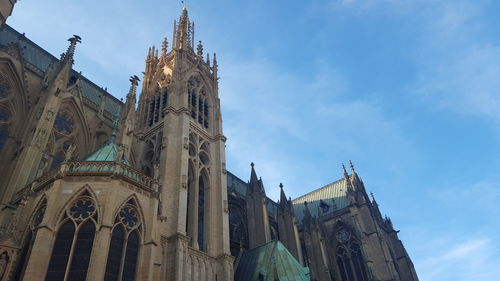 Low angle view of metz cathedral against sky