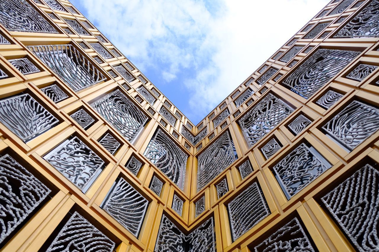 LOW ANGLE VIEW OF ORNATE BUILDING