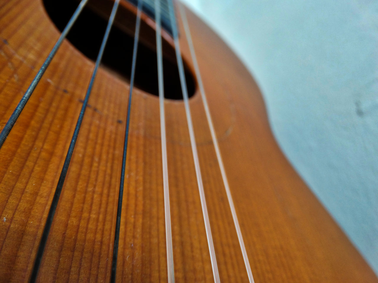 HIGH ANGLE VIEW OF GUITAR ON FLOOR