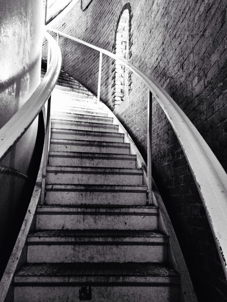 steps, steps and staircases, staircase, railing, indoors, high angle view, the way forward, built structure, architecture, stairs, escalator, close-up, empty, transportation, no people, metal, diminishing perspective, spiral staircase, cropped, part of