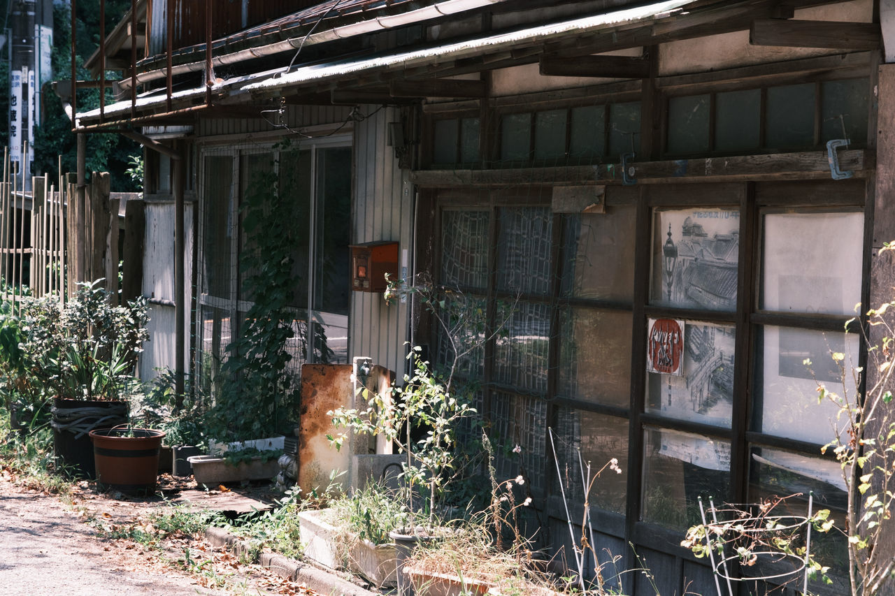 ABANDONED BUILDING EXTERIOR