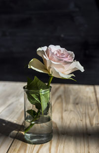 Close-up of rose bouquet on glass table