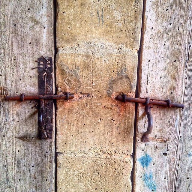 metal, door, old, wood - material, close-up, rusty, wooden, protection, security, full frame, safety, closed, weathered, doorknob, backgrounds, wall - building feature, handle, metallic, lock, wood