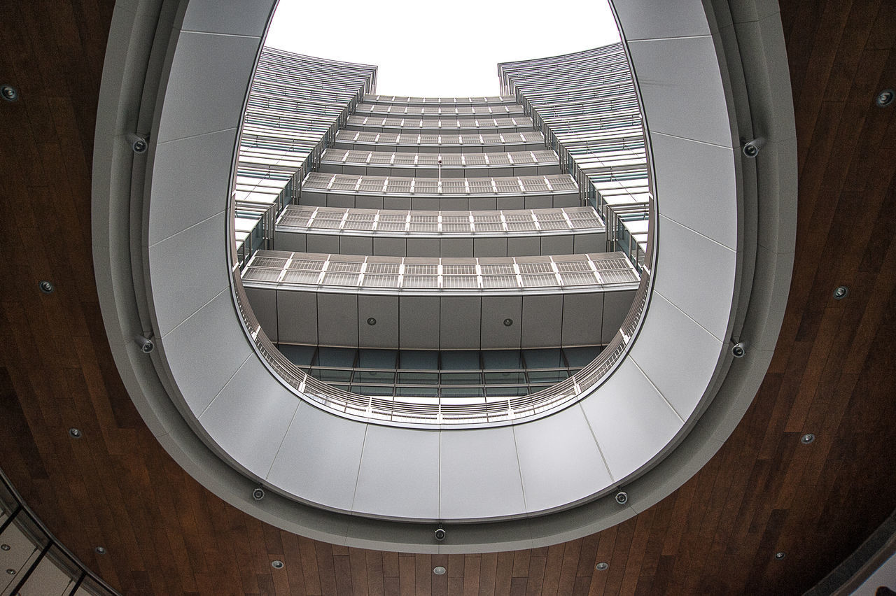 LOW ANGLE VIEW OF MODERN BUILDING