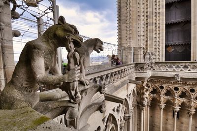 Statue of statues in city