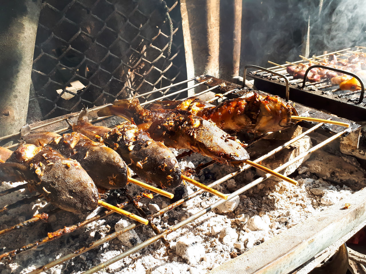 CLOSE-UP OF BARBECUE GRILL