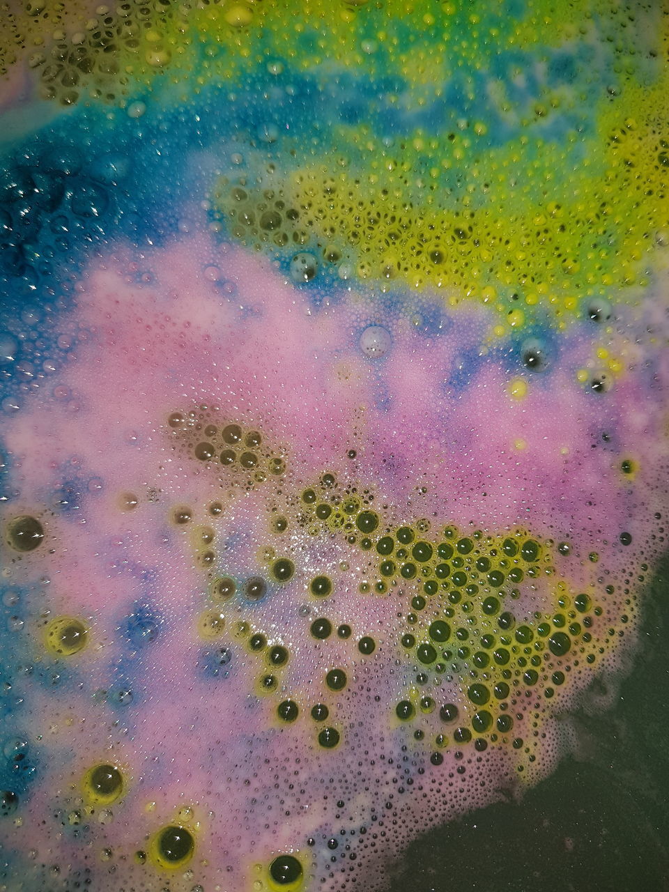 CLOSE-UP OF MULTI COLORED WATER IN BACKGROUND