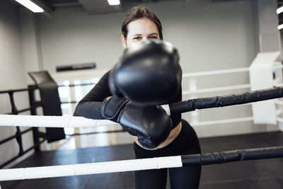 Portrait of young woman exercising in gym