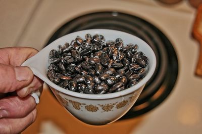 Close-up of hand holding coffee cup
