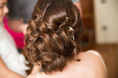 Rear view of bride with hairstyle