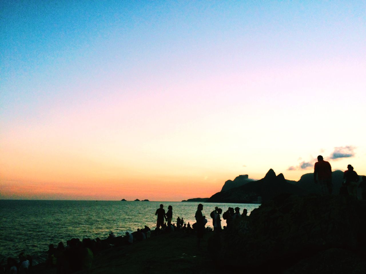 sea, water, sunset, silhouette, horizon over water, copy space, scenics, clear sky, beach, beauty in nature, tranquil scene, large group of people, tranquility, nature, idyllic, leisure activity, men, sky, blue