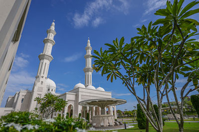 Beautiful islamic architecture of sri sendayan mosque in negeri sembilan, malaysia