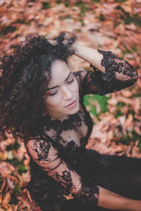 Close-up of young woman sitting on field