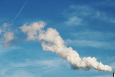 Low angle view of vapor trail in sky