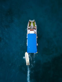 Tourist boat