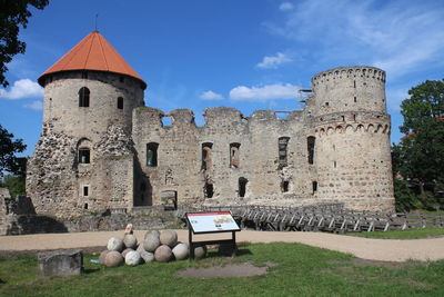 Old ruin building against sky