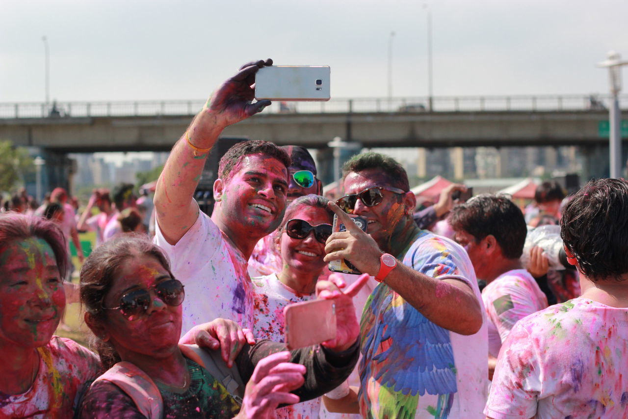 PANORAMIC VIEW OF PEOPLE PHOTOGRAPHING