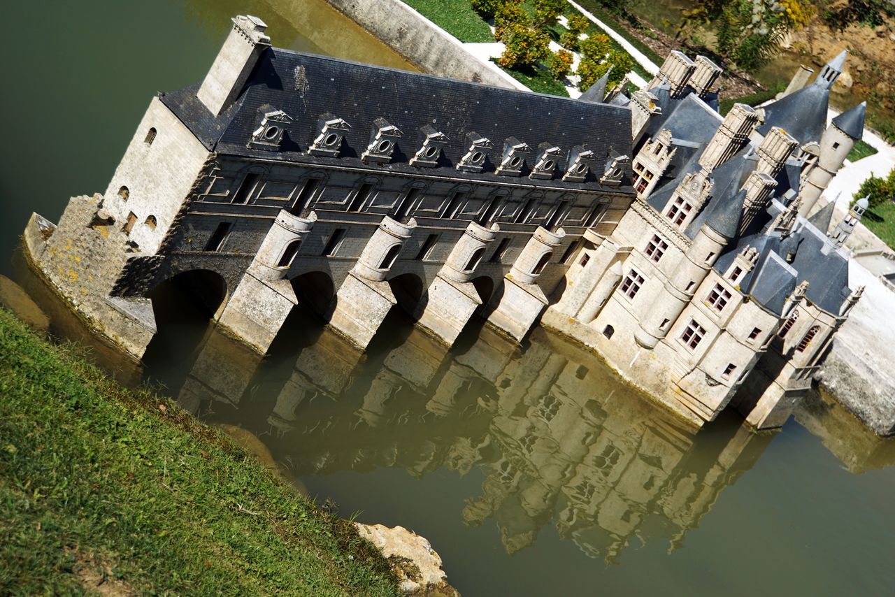 LOW ANGLE VIEW OF HISTORICAL BUILDING