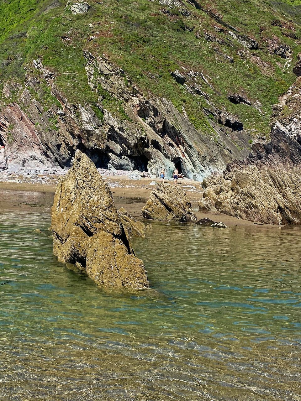 SCENIC VIEW OF ROCKS ON SEA