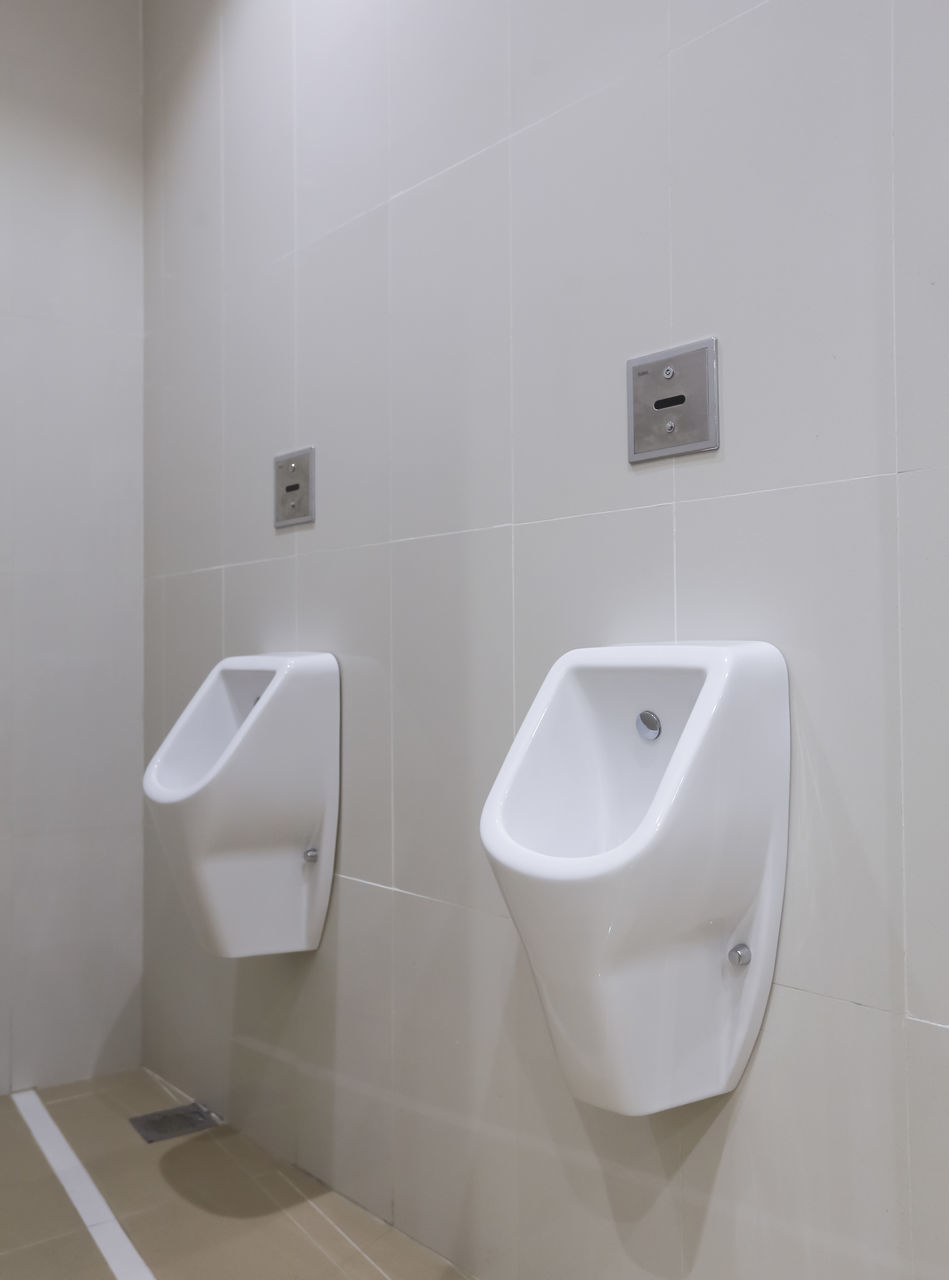 WHITE IMAGE OF ELECTRIC LAMP ON BATHROOM