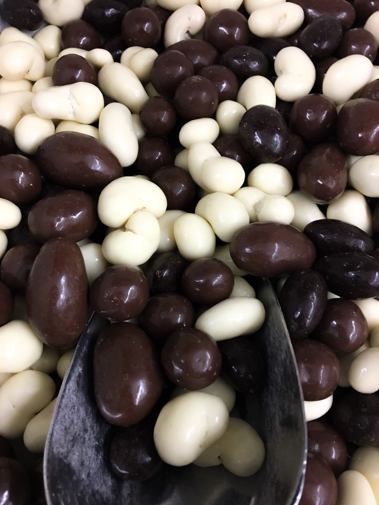 Chocolate nuts