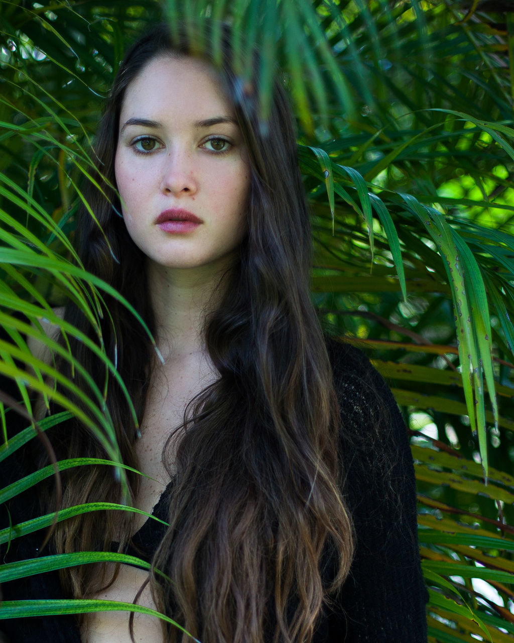 young adult, young women, long hair, person, portrait, looking at camera, lifestyles, front view, headshot, beauty, smiling, close-up, leisure activity, brown hair, black hair, focus on foreground