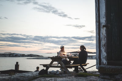 Boyfriend spending leisure time with girlfriend during summer vacation