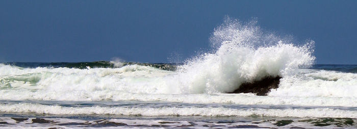 Waves splashing on rocks