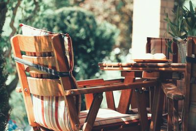 Empty chairs arranged by table in cafe