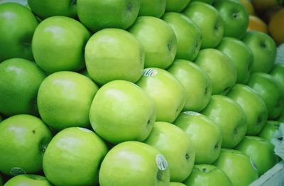 Close-up of granny smith apples for sale