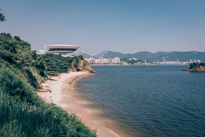 Niemeyer museum of contemporary arts by sea against sky