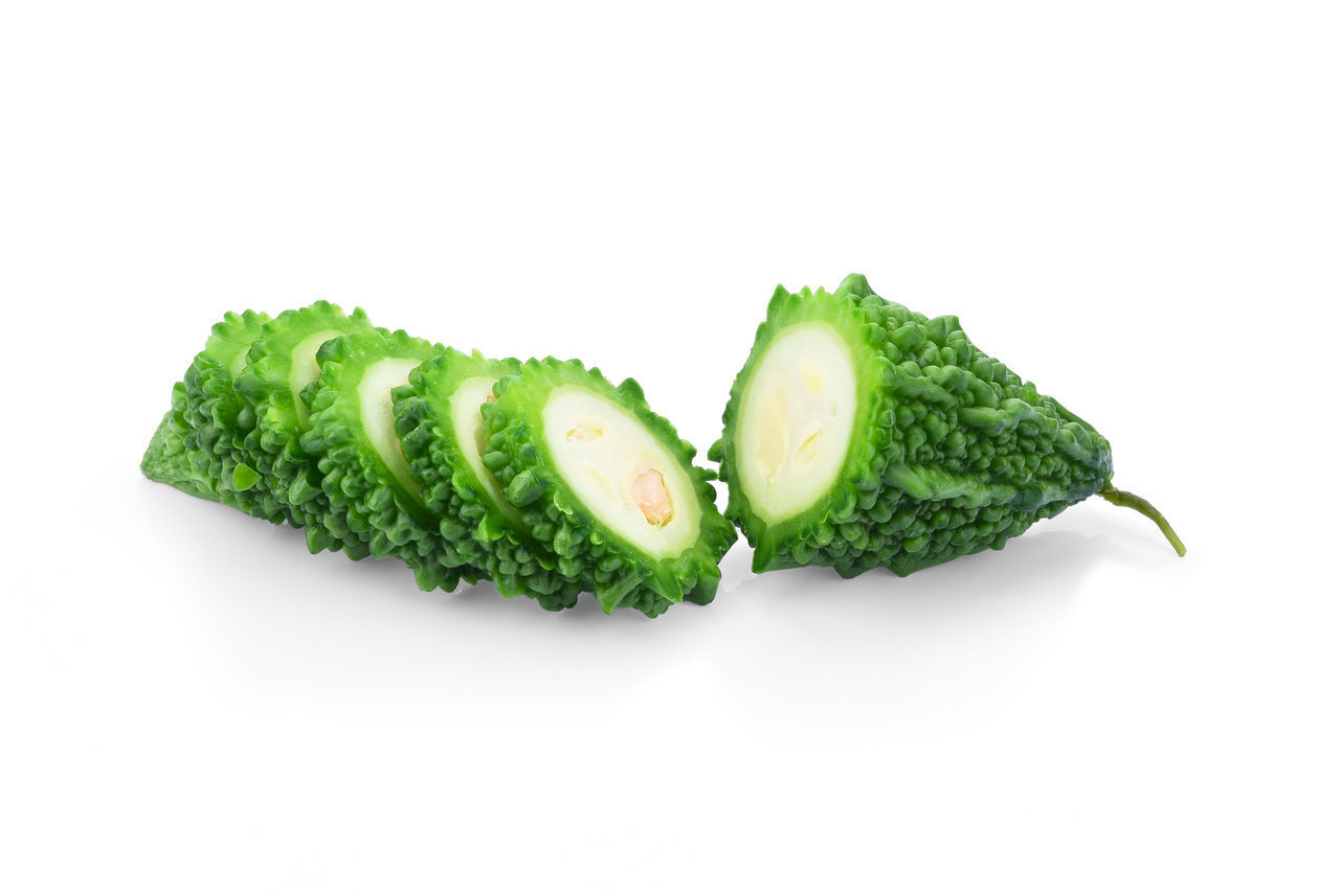 CLOSE-UP OF FRESH GREEN LEAF AGAINST WHITE BACKGROUND