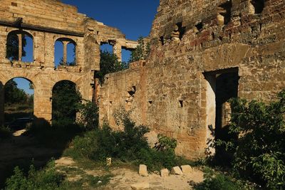 Old ruin building against sky