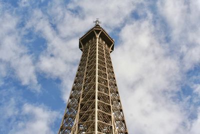 Paris eiffel tower